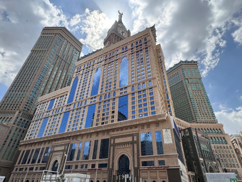 واجهة ومداخل الفندق