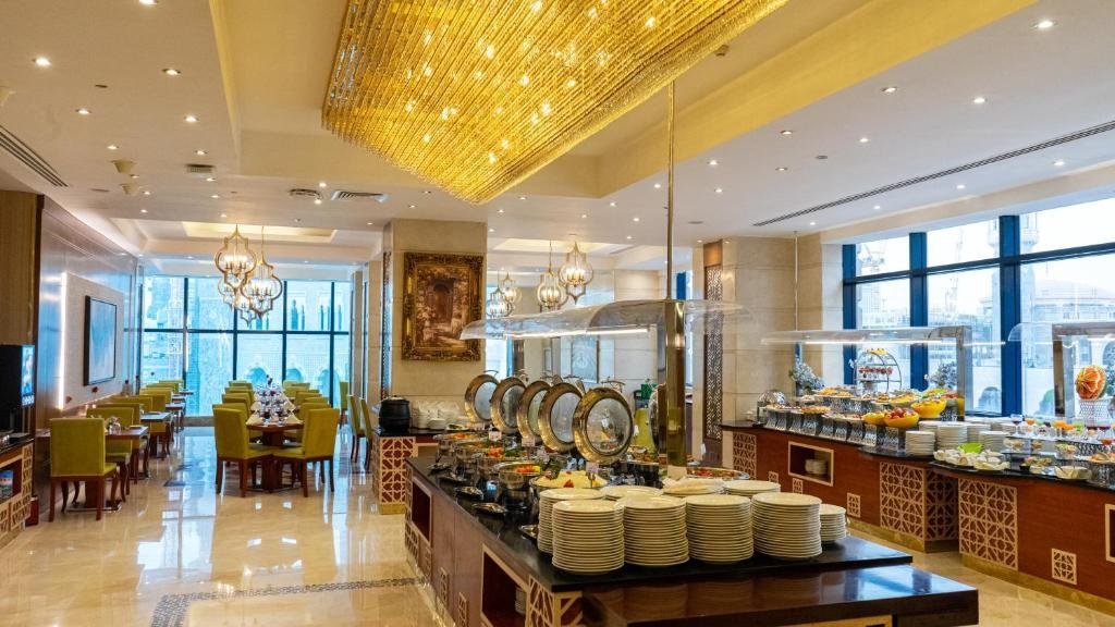 المطاعم وتجارب الطعام