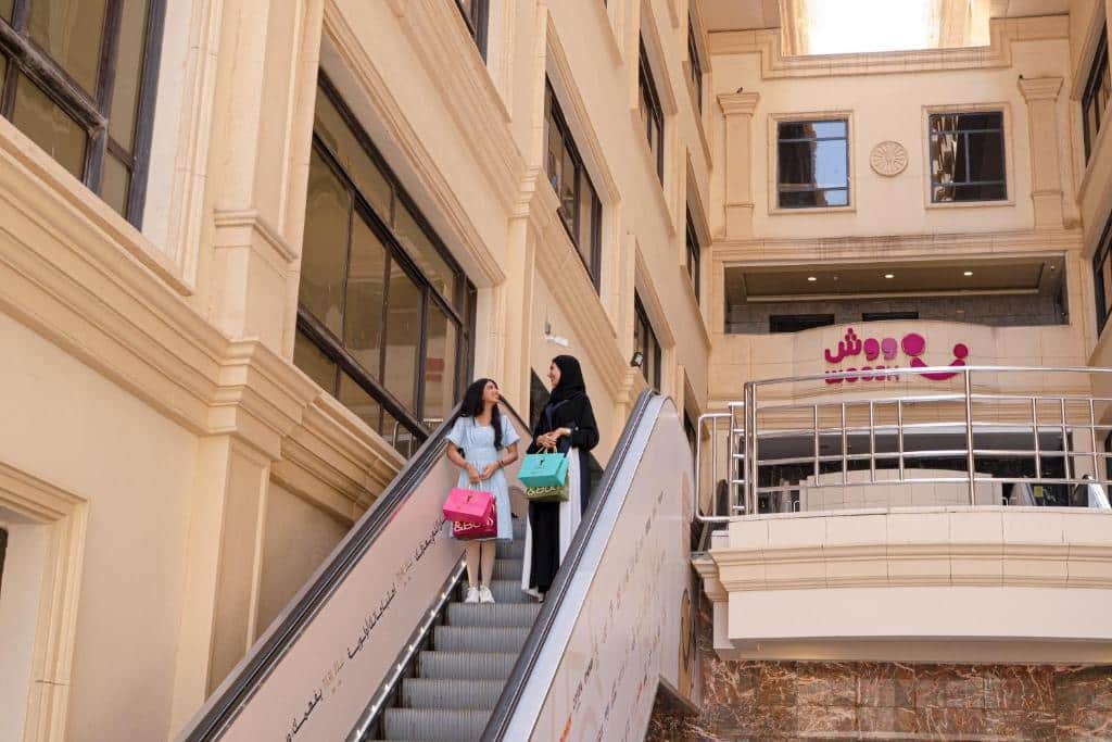 الممرات والمناطق الداخلية للفندق