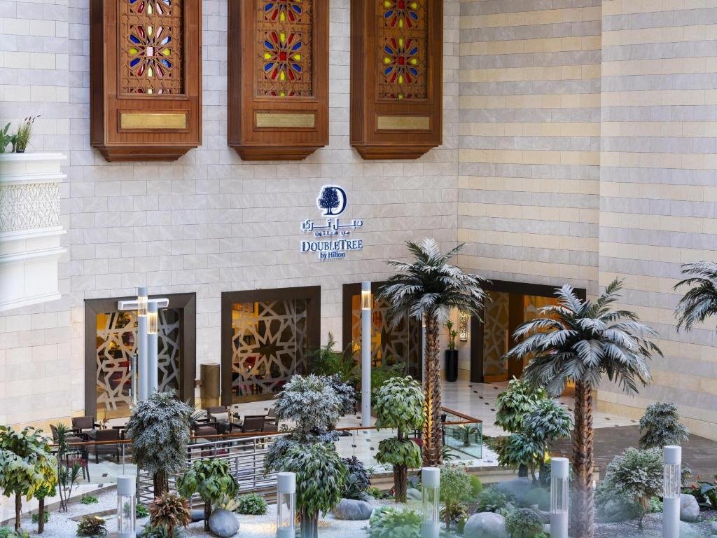 المطاعم وصالات الطعام